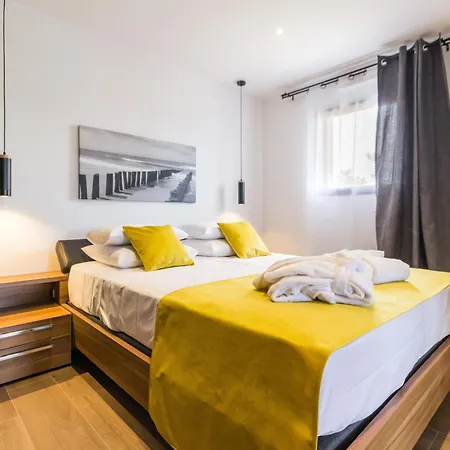 Feriehus Avec Piscine Chauffee Proche Plage. Jardin, Spa, Bbq, Wifi. Ch. Bebe Incluse - Fr-1-306-1209 Préfailles